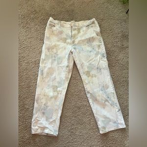 Universal Thread Cream Floral Jeans